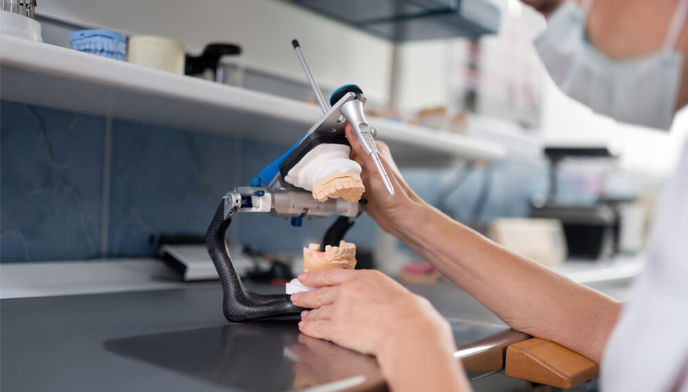 Advancing Dental Care: The Role of a Prosthetic Dental Lab